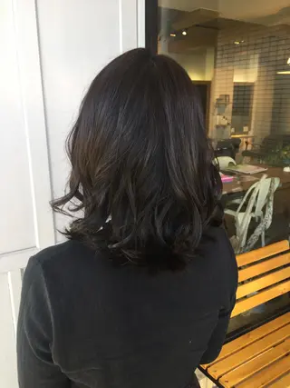 セミロング カラー ツキダテ ユイのヘアスタイル