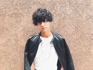 ミディアム カラー パーマ ヘアアレンジ メンズ 松田 亮葉のヘアスタイル