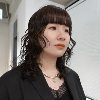 セミロング カラー パーマ ヘアアレンジ 🌐サトウ リョウ🌐のヘアスタイル