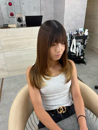 ロング 髪質改善|透明 感カラー🩵レイヤーのヘアスタイル