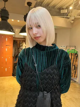 ミディアム ミルクティーベージュ outaのヘアスタイル