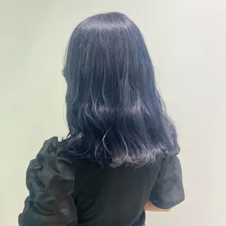 セミロング 寒色＆ブリーチ特化 寒色MiOのヘアスタイル