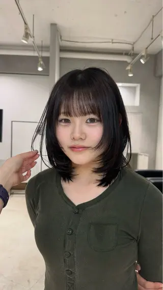 ミディアム あんな🦋レイヤー カット/透明感カラーのヘアスタイル