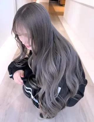 カラー ニトウ レイナのヘアスタイル