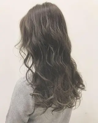 ロング カラー パーマ 🧸 EARTH 佃 萌海 ☁️のヘアスタイル