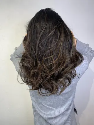セミロング ＿WHITE鳳店 アンダーバーホワイトのヘアスタイル