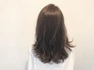 セミロング カラー 伊藤 さやかのヘアスタイル