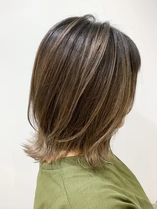 ミディアム カラー 薄田 珠美のヘアスタイル