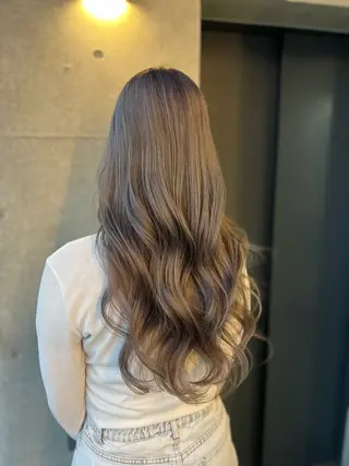 ロング カラー 吉野 瑳桜のヘアスタイル