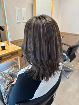 ミディアム カラー 髪の家 tikiのヘアスタイル