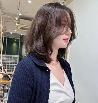 ミディアム MIHO/CUTの specialistのヘアスタイル