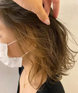 ミディアム カラー 田上 (たのうえ)のヘアスタイル