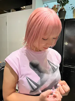 ショート カラー ミルクティーベージュ ブリーチ 店長 清水のヘアスタイル