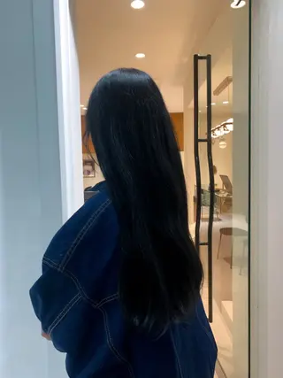 ロング カラー yiye shioriのヘアスタイル