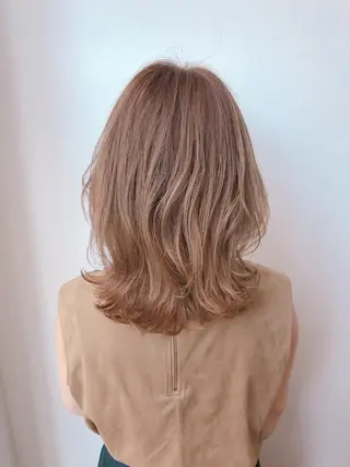 ミディアム カラー 落合　眺 (オチアイ　ノゾミ)のヘアスタイル