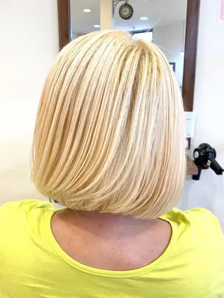 ミディアム 中川 茜里のヘアスタイル