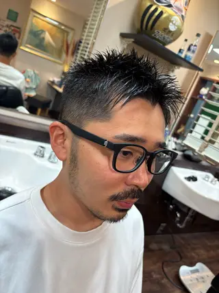 ショート メンズ 吉田 秀斗のヘアスタイル