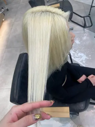 カラー 🎀ボブ＋ハイトーン シュカ👶🏻のヘアスタイル