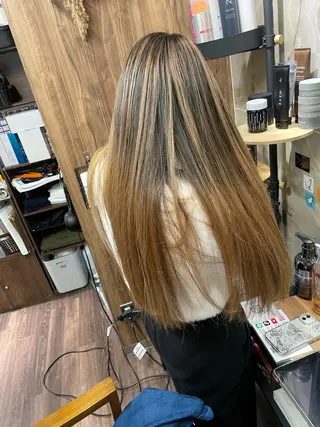 ロング カラー Lull1人美容室 バレイヤージュのヘアスタイル