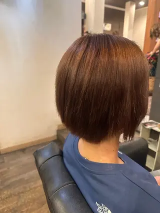 ショート カラー 安達 望のヘアスタイル