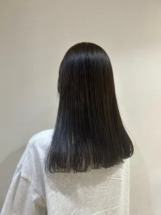 ロング カラー 川筋 桃果のヘアスタイル