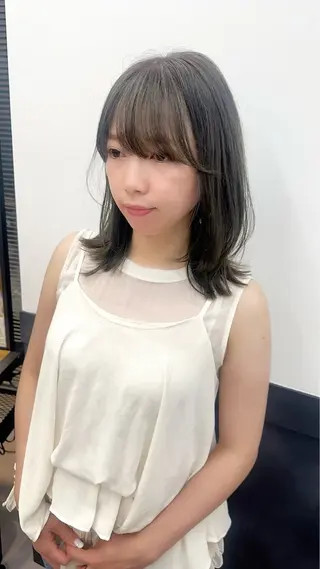 セミロング カラー パーマ ヘアアレンジ メンズ キッズ ネイル マツエク・マツパ アイブロウ レイヤーカット／顔周 りカット/縮毛矯正のヘアスタイル