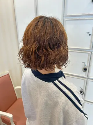 ミディアム パーマ RINA/ハイトーン /レイヤー/髪質改善のヘアスタイル