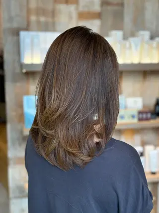 ミディアム カラー レイヤーカット✨ 艶髪藤野のヘアスタイル