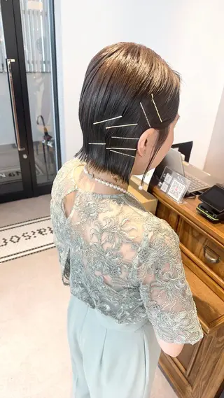 ミディアム カラー パーマ ヘアアレンジ メンズ キッズ ネイル マツエク・マツパ アイブロウ レイヤーカット／顔周 りカット/縮毛矯正のヘアスタイル