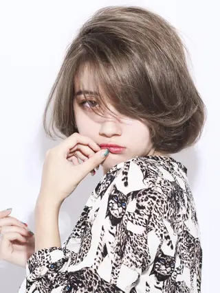 ミディアム 髪質改善カラー🫧＆ レイヤー🕊古川のヘアスタイル