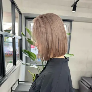 ミディアム カラー 圧倒的 毛流れ センターパートのヘアスタイル
