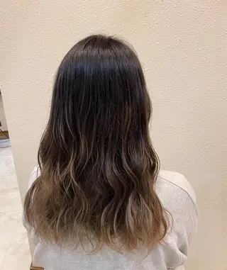ロング 中川 茜里のヘアスタイル