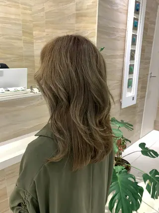 カラー Niina→ anan AVEDAのヘアスタイル