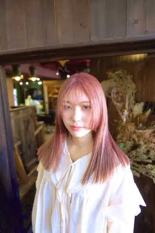 セミロング カラー 安藤悠里/ハイトーン /デザインカラーのヘアスタイル
