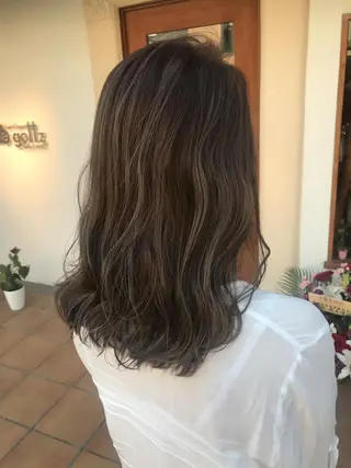 セミロング ＦＵＮＩＣ ファニックのヘアスタイル