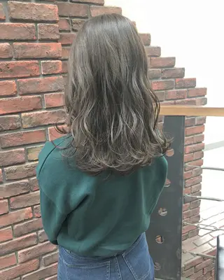 セミロング カラー nakahara madokaのヘアスタイル