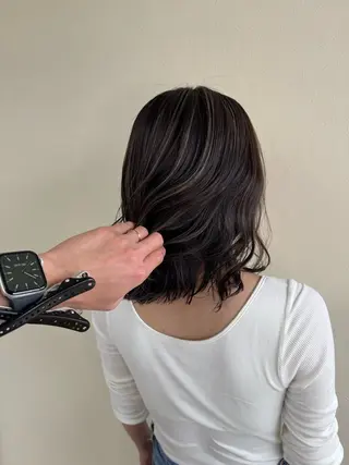 ミディアム カラー ハイライトカラー✨ グレージュ✨鎌倉光洋のヘアスタイル