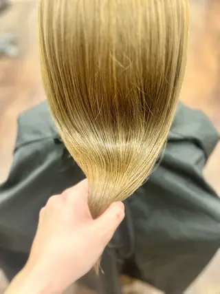 ロング カラー ヘアアレンジ 🤍 minaのヘアスタイル