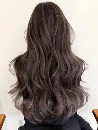 ロング カラー 新實 ゆりあのヘアスタイル
