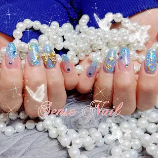 ネイル Queening 🦋のネイルデザイン