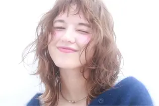 ミディアム カラー 齋藤 咲のヘアスタイル