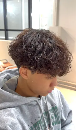 ショート パーマ メンズ 曲がる縮毛矯正特化/ 川岸のヘアスタイル