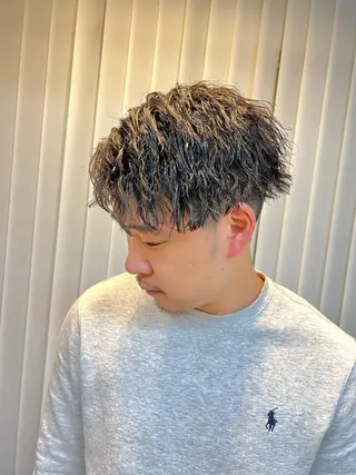 ショート パーマ メンズ 二本木 秀成のヘアスタイル