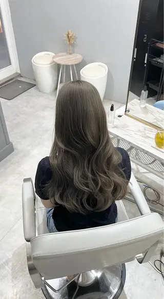 ミディアム カラー 🫧艶ダブルカラー ブリーチ🫧トモヤのヘアスタイル