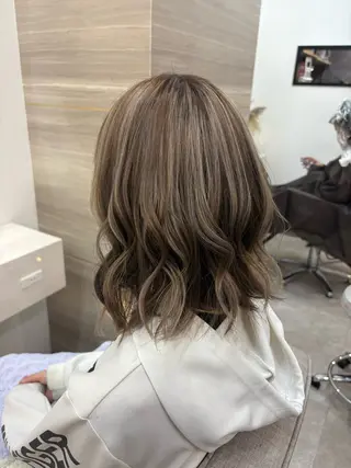 ミディアム カラー 🦋Yui🦋透明感 /ベージュ/Wカラーのヘアスタイル