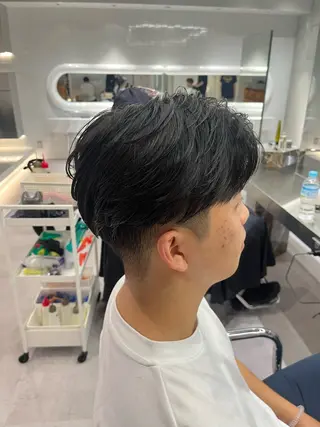 ショート パーマ メンズ ⚡メンズパーマフ ェードカットTomyのヘアスタイル