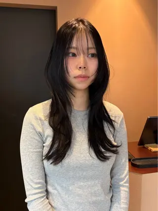 セミロング 韓国レイヤー YOKE reinaのヘアスタイル