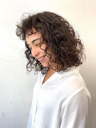 セミロング パーマ SOLA .のヘアスタイル