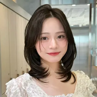 セミロング カラー 髪質改善|透明 感カラー🩵レイヤーのヘアスタイル