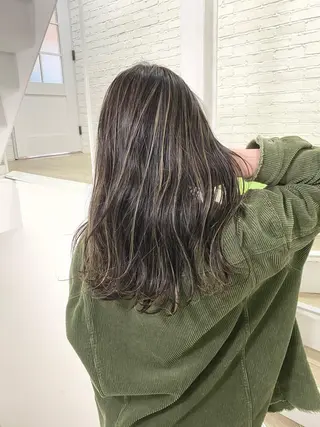 セミロング 岩尾 凪のヘアスタイル